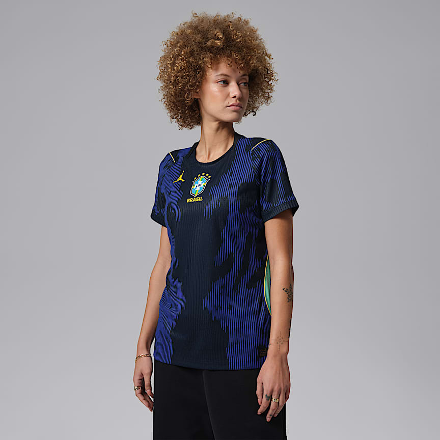 Jordan Women's Graphic Brazil Crewneck Shirt. Nike.com